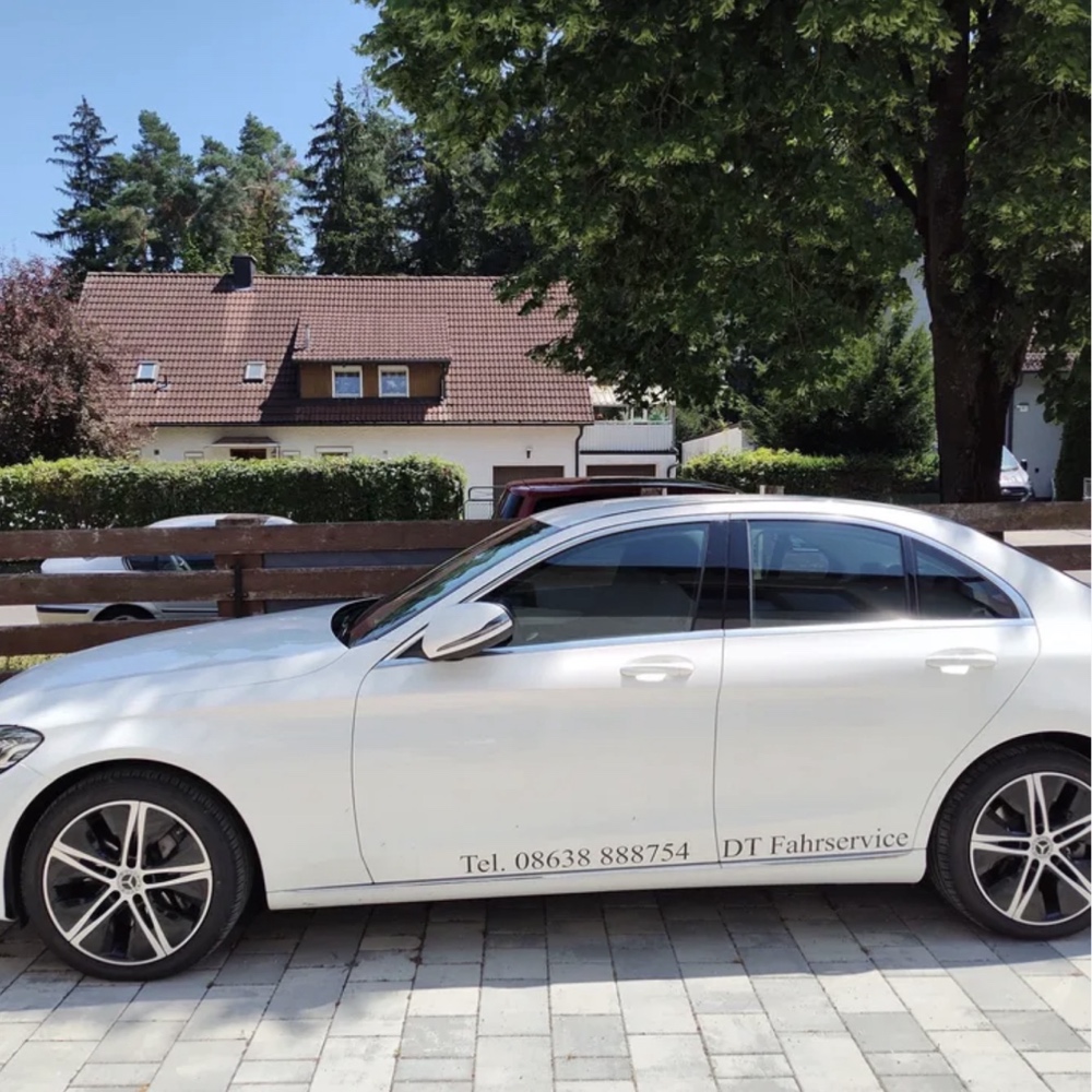 Mercedes Limousine